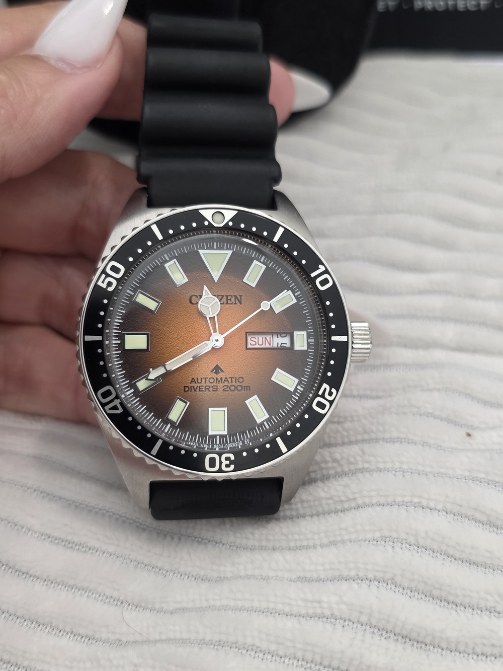 Citizen Automatic Diver's Watch - Orange Fade Dial - Picture 8 of 11